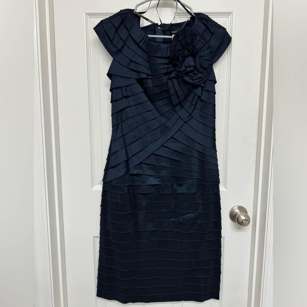 TADASHI SHOJI Size 6 Gown